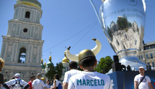 Bombariad� volt a BL-d�nt� helysz�n�n, �t metr�meg�ll�t lez�rtak 