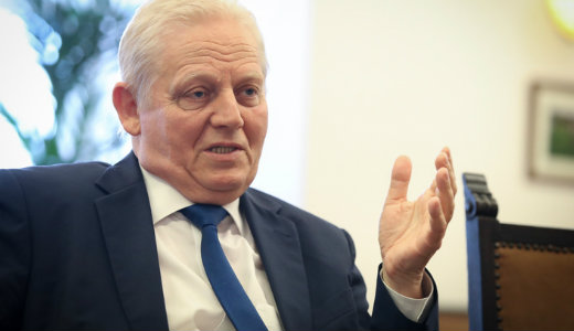 Orb�n felk�rte Tarl�st a folytat�sra