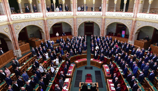 �gy m�dosul az alkotm�ny: tilos lesz a betelep�t�s, korl�tozz�k a gy�lekez�si jogot