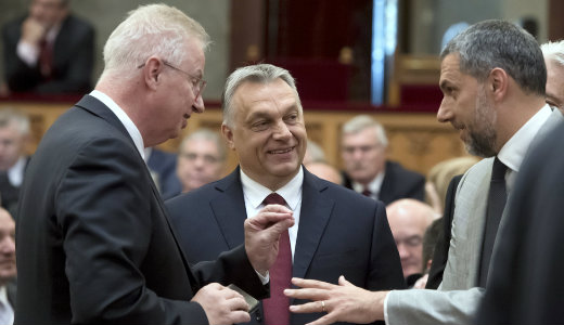 Ez Orb�n els� l�p�se a jelenlegi b�r�k gyeng�t�s�re