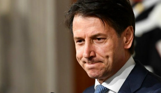 Fel�llt az olasz korm�ny, mennek a menek�ltek, j�n az alapj�vedelem