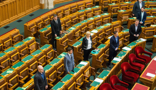 Az �res �l�steremben tette le parlamenti esk�j�t Hadh�zy �kos