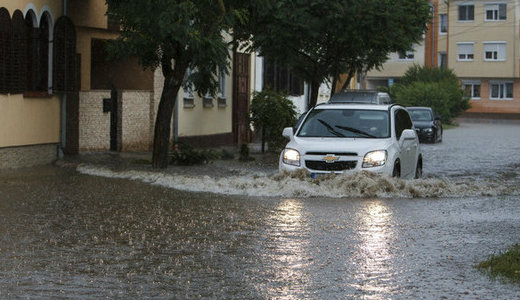 Kiadt�k a riaszt�st: sz�lvihar �s j�ges� csap le d�lut�n az orsz�gra 