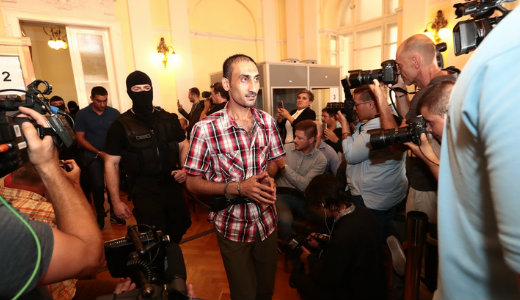 D�nt�tt a b�r�s�g a parndorfi hal�lkamion �gy�ben: ilyen b�ntet�st kaptak a 71 menek�lt hal�l��rt felel�s csemp�szek