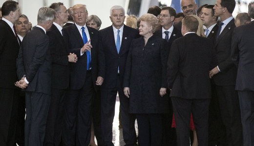 Trump felh�vta Orb�nt, hogy Magyarorsz�g v�dje er�sen a d�li hat�rt