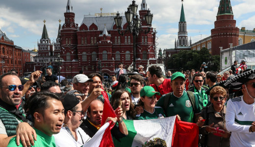 Breaking: szurkol�k k�z� hajtott egy taxis Moszkv�ban, t�bben megs�r�ltek 