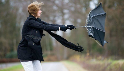 Sz�llel, leh�l�ssel j�n a hidegfront h�tv�g�re