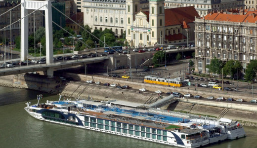 Dun�ban tal�lt bomba miatt lez�rj�k a f�l belv�rost kedd reggel