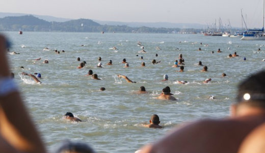 T�bb mint 7300 r�sztvev� a Balaton-�t�sz�son