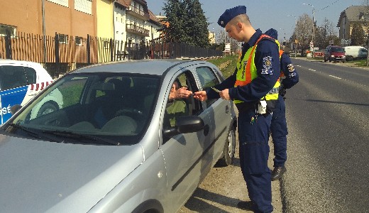 Napok ta razziznak: ket figyelte a rendrsg