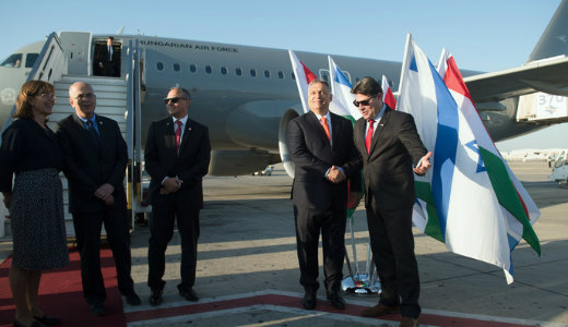 M�giscsak Orb�nnak vette a honv�ds�g az utassz�ll�t� rep�l�t