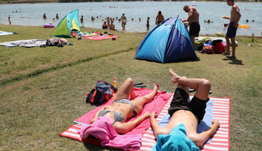 Visszas�rjuk m�g a viharokat: nem kopogtat, val�s�ggal ber�gja az ajt�t a kegyetlen k�nikula 