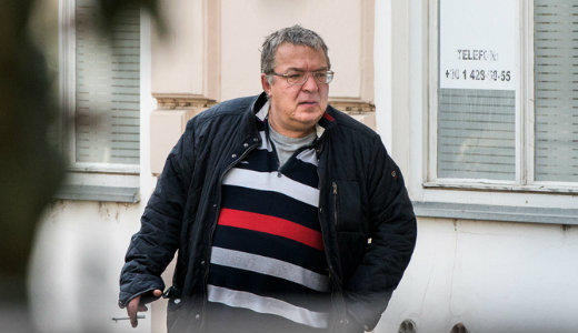 A birk�it az�rt megtartja Simicska