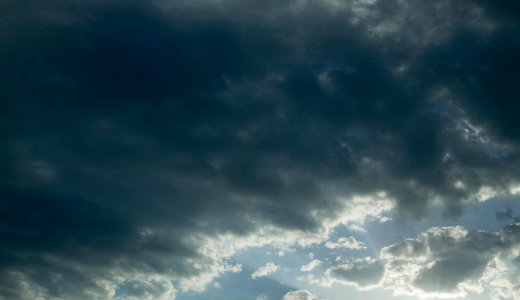 Riaszt�st adott ki az OMSZ: j�ges� �s hatalmas felh�szakad�s enyh�ti a puszt�t� h�s�get 