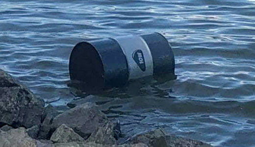 Olajoshord�k �sztak a Dun�ban