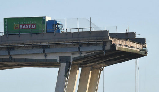 P�r m�teren m�lt az olasz kamionos �lete: Luigi el�tt omlott le a hal�lh�d 