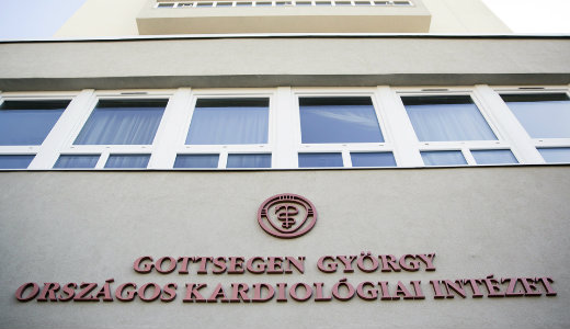 Priv�t mellplasztika a m�t�t ut�n, ez�rt mondtak fel a sz�vseb�sznek