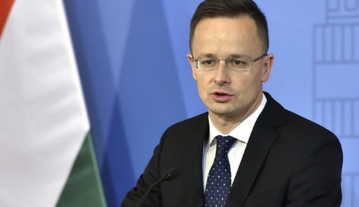 Szijj�rt�: H�rom t�nyez� vesz�lyezteti a nemzetk�zi biztons�got