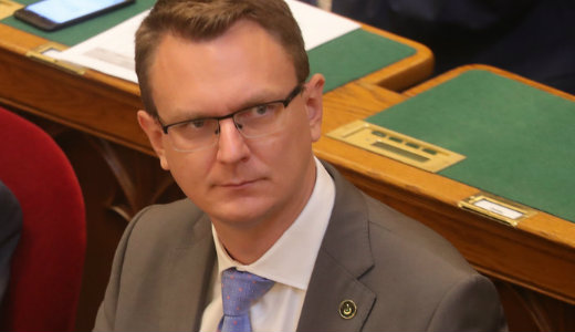 Nem c�folj�k: t�nyleg elvenn� a korm�ny a szoci�lis seg�lyeket 