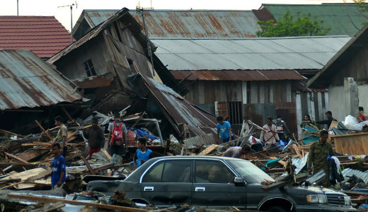 Legal�bb 384 halottja van a Celebesz szigeti f�ldreng�snek