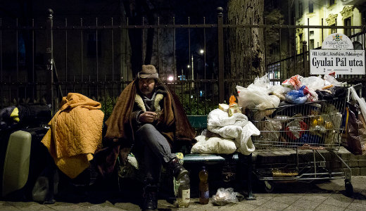 Indulhat a h�bor� az utcai hajl�ktalans�g ellen