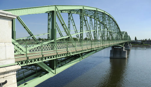 Megd�bbent�: 11 centim�teres a Duna Kom�romn�l