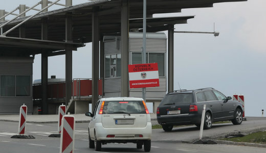 Mi t�rt�nt? Lez�rt�k az osztr�kok a magyar hat�r�tkel�ket, mostant�l csak �gy juthat �t 