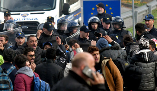 Menek�ltek pr�b�ltak �tt�rni a horv�t–bosny�k hat�ron