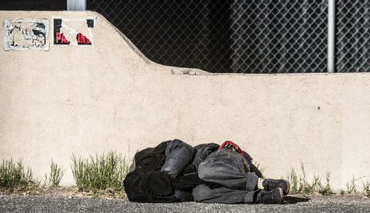 A kaposv�ri b�r�s�g az Alkotm�nyb�r�s�ghoz fordult a hajl�ktalant�rv�ny miatt 