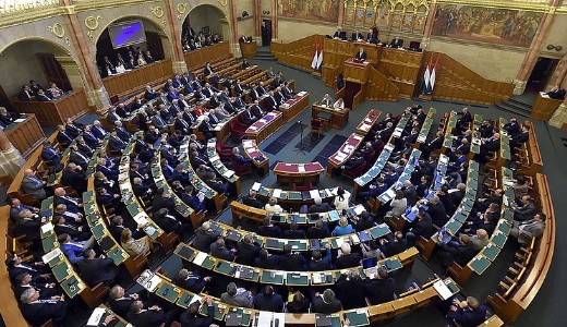 Megszavazt�k az ad�csomagot