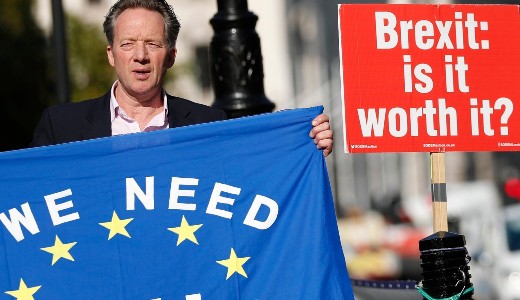 Sokat vesz�tenek a britek a kil�p�ssel