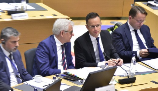 Szijj�rt�: Nem a mi dolgunk, hogy jutott ki Gruevszki Maced�ni�b�l