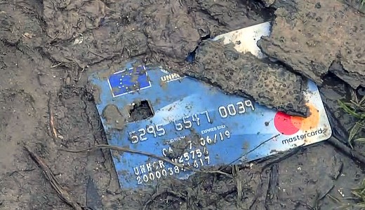 Sz�mos vesz�lyt jelenthetnek a n�vtelen bankk�rty�k