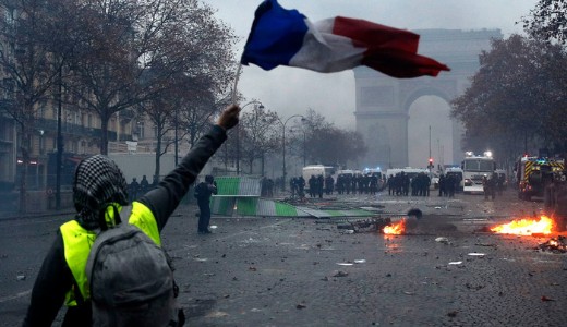 Macron veres�get szenvedett, gy�ztek a s�rgamell�nyesek, nem lesz ad�emel�s, s�t... 