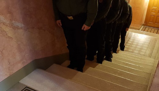 �ri�si botr�ny a Parlamentben: �v�lt�z�s, s�pol�s, fell�zadtak az ellenz�ki k�pvisel�k