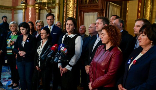 F�lmilli�s b�ntet�seket kaptak az ellenz�ki politikusok K�v�rt�l