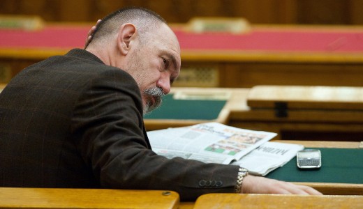 �gy�szs�g: N�gymilli� forintot k�rt a tetten �rt fideszes �s a hivatali t�rsa