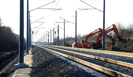 Vasutat kap a BMW gy�r, �j vas�ti h�d �p�l