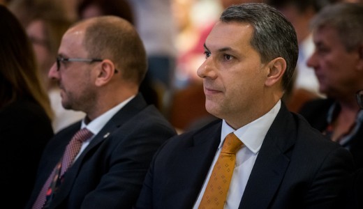 L�z�r J�nos szerint buta, sikertelen, irigy emberek gondolj�k, hogy miniszterk�nt megbukott