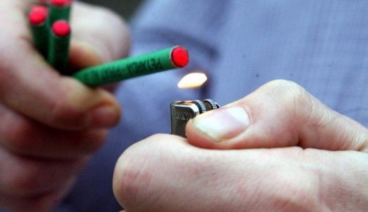 Egy 81 �ves, pannonhalmi n� kez�ben robbant fel pet�rda