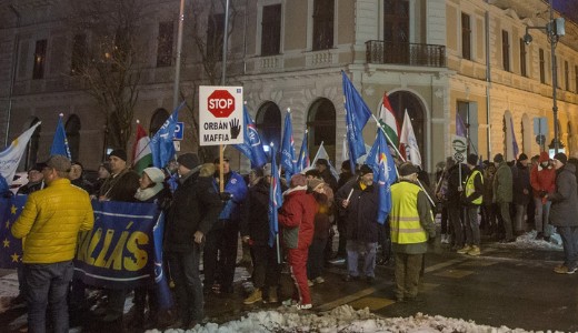 Metr�foglal�sra k�sz�lnek a t�ntet�k Budapesten 