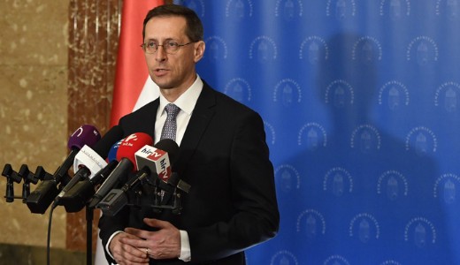 Varga Mih�ly vizsg�latot ind�tott a nyugd�jak probl�m�s utal�sa miatt