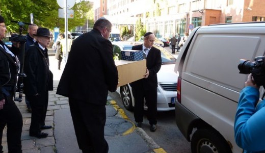 Felkutatj�k a holokauszt alatt a Dun�ba l�tt zsid�k maradv�nyait