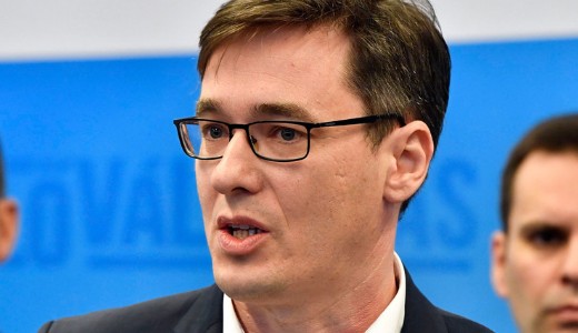 Kider�lt, mit tenne f�polg�rmesters�ge els� sz�z napj�n Kar�csony Gergely – Van p�r meglep� r�szlet 