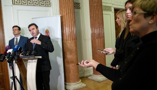 Palkovics �zent: teljesen elveszi a kutat�int�zeteket az MTA-t�l