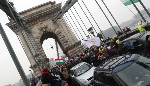 Orb�n Viktor �v�rt�kel�je k�zben a t�ntet�k a L�nch�dhoz �rtek