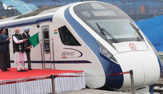 Az els� �tj�n le�llt �s f�st�lt India leggyorsabb vonata