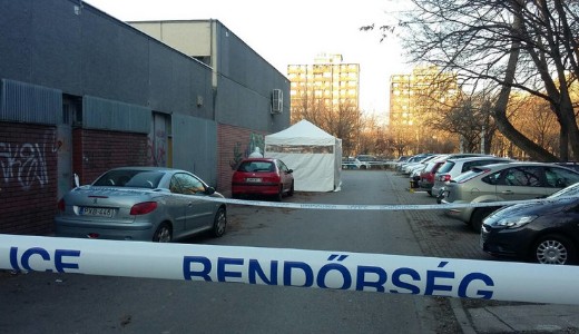 Gyilkoss�g Zugl�ban: egy aut� els� �l�s�n bukkantak r� egy holttestre 