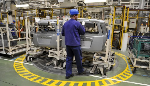 Meg�llapodtak a Suzuki-gy�rban a b�rfejleszt�sr�l