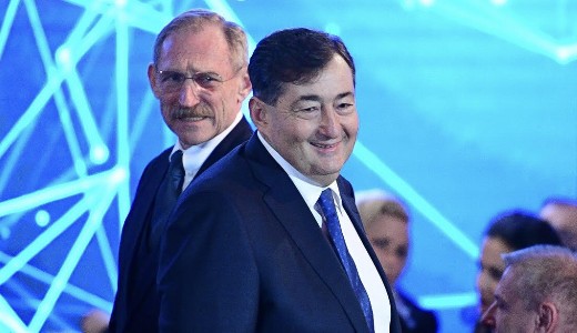 �prilis elej�n lesz d�nt�s M�sz�ros L�rinc k�t �ri�sc�g�nek �sszeolvad�s�r�l